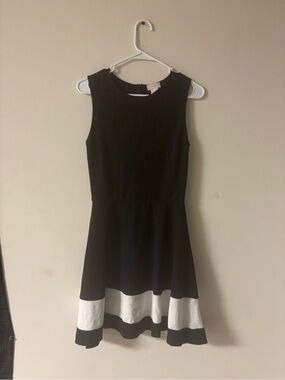 Love… Ady Black & White Fit & Flare Dress Size M | Sleeveless Colorblock Mini